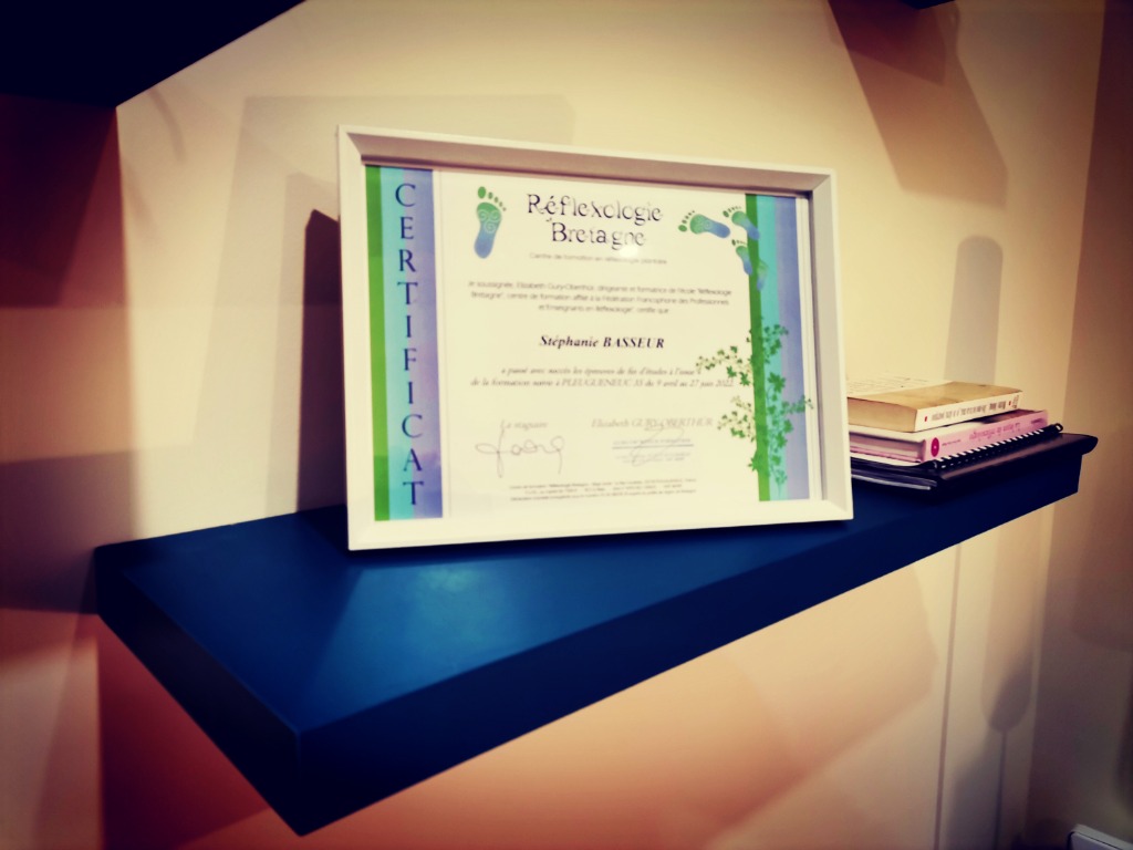 photo diplome STEPHANIE BASSEUR REFLEXOLOGIE