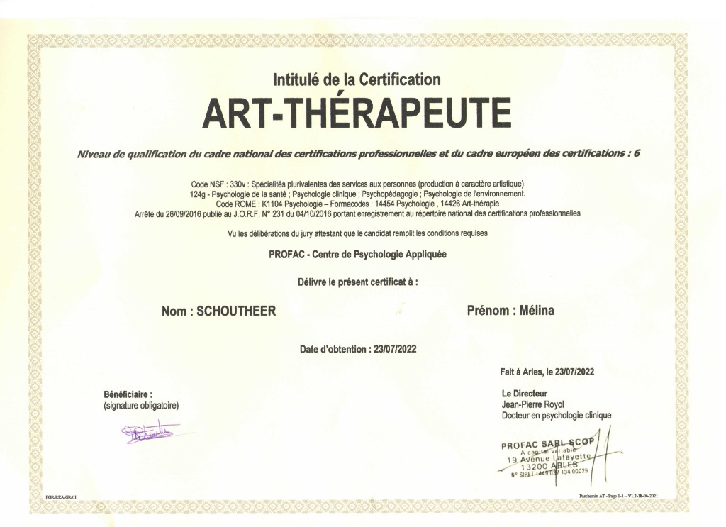 photo diplome Mélina SCHOUTHEER - Art-thérapie80
