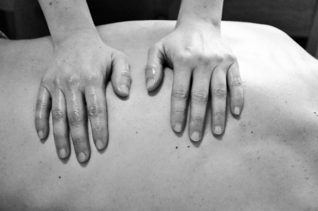 photo seance Nadège Trinckvel, praticienne en kinésiologie