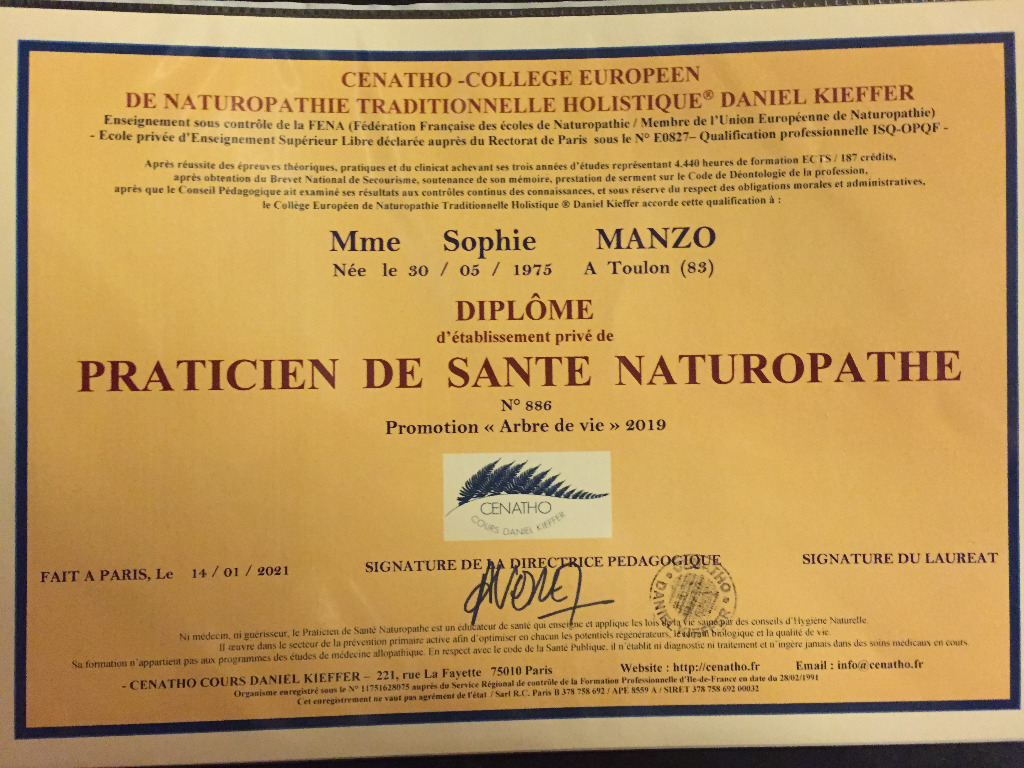 photo diplome Sophie Manzo Naturopathe