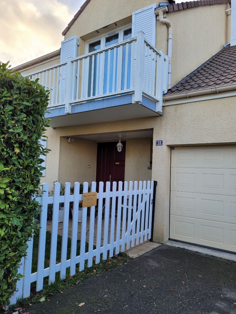 photo diplome Magalie DAHECH DAUVEL