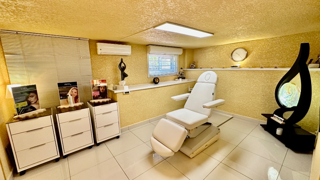 photo cabinet AAYURVEDA