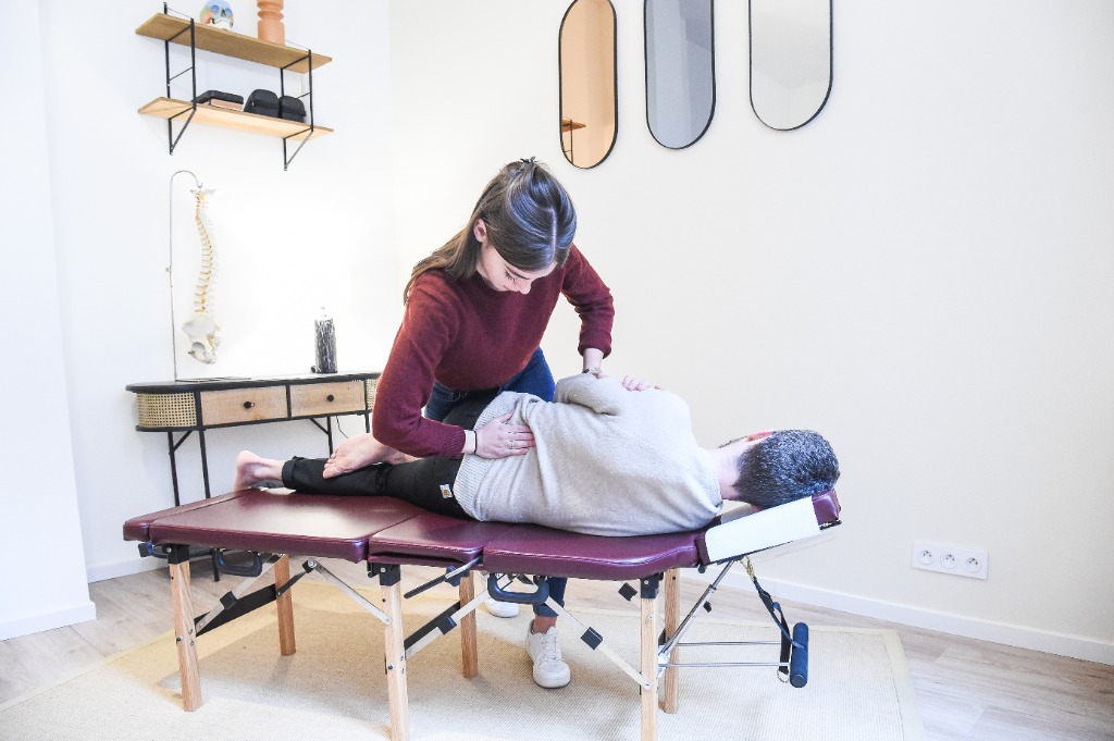 photo seance Bertille ALLAMIGEON Chiropracteur Paris 11