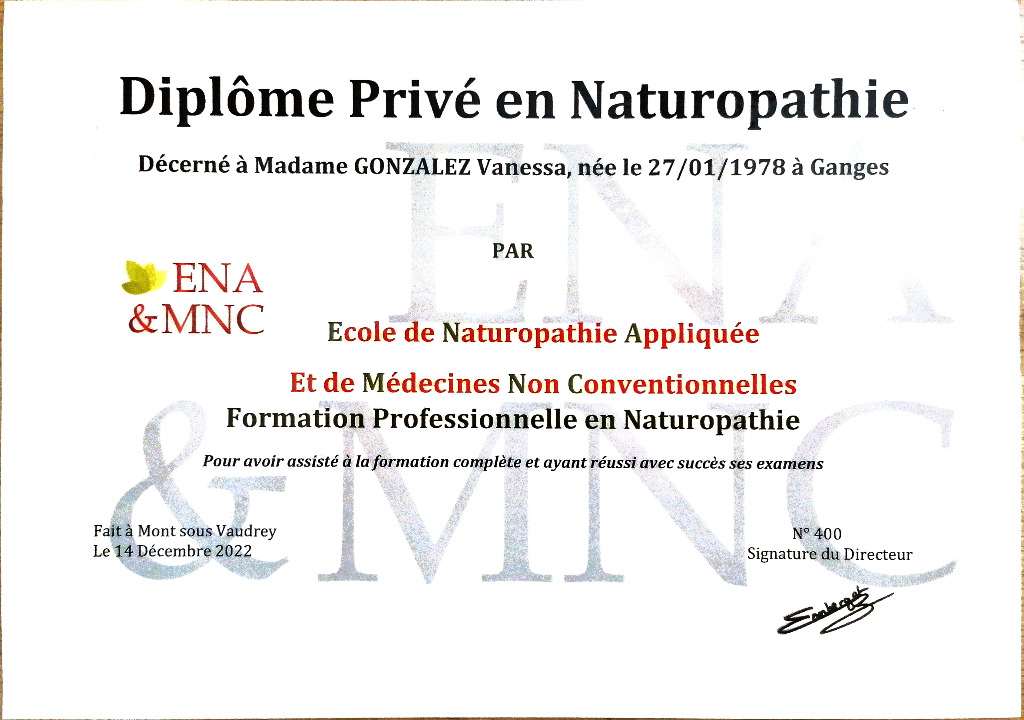 photo diplome Vanessa Gonzalez Naturmedicae