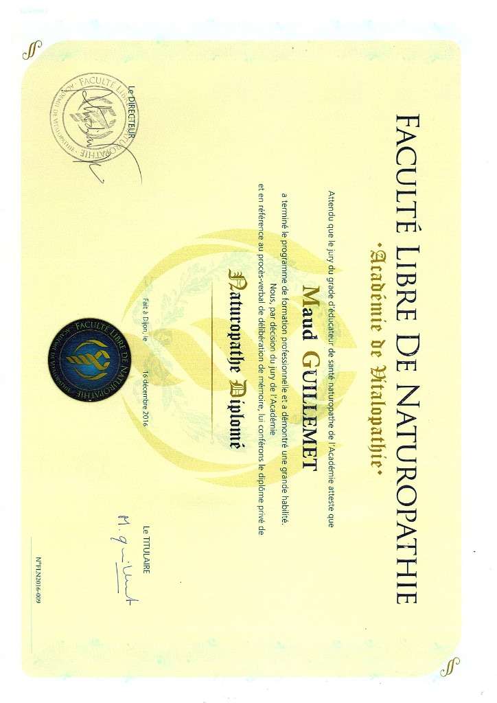 photo diplome Maud GUILLEMET Naturopathe