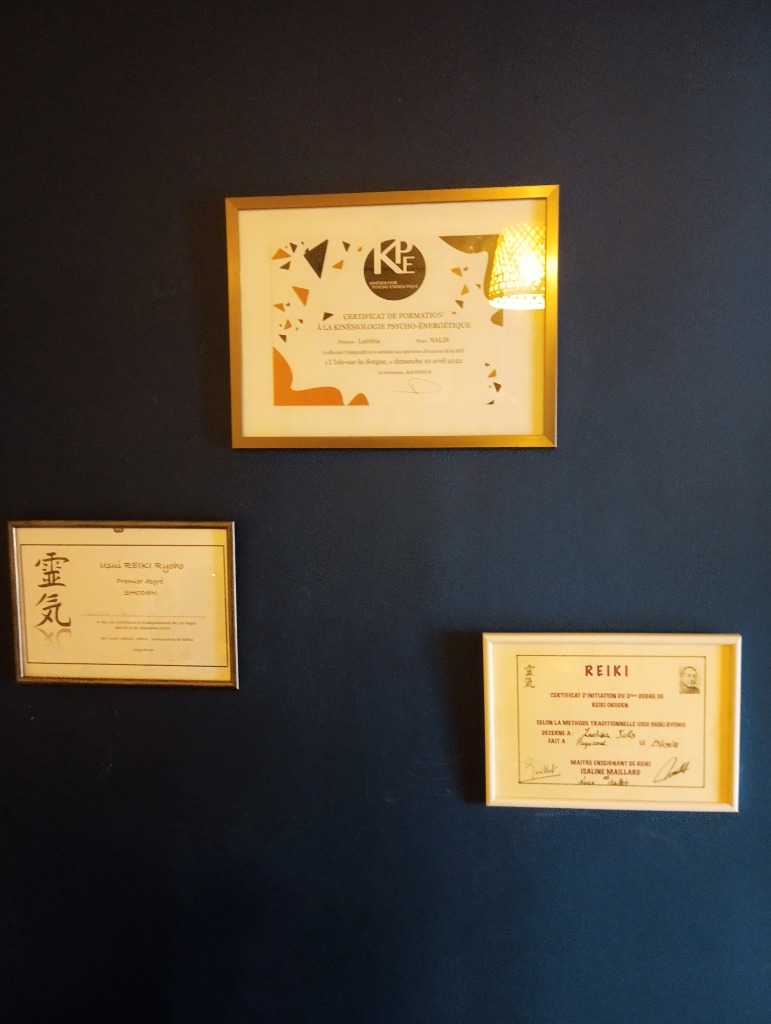 photo diplome LSK - Laëtitia Salis Kinésiologie