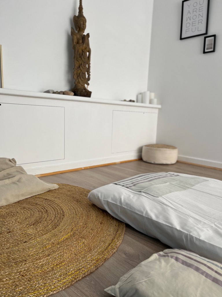 photo cabinet Mako Ho Shiatsu 