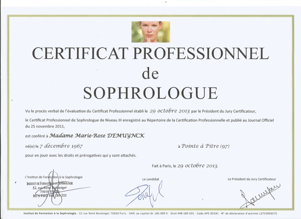 photo diplome Marie-Rose Oguenin