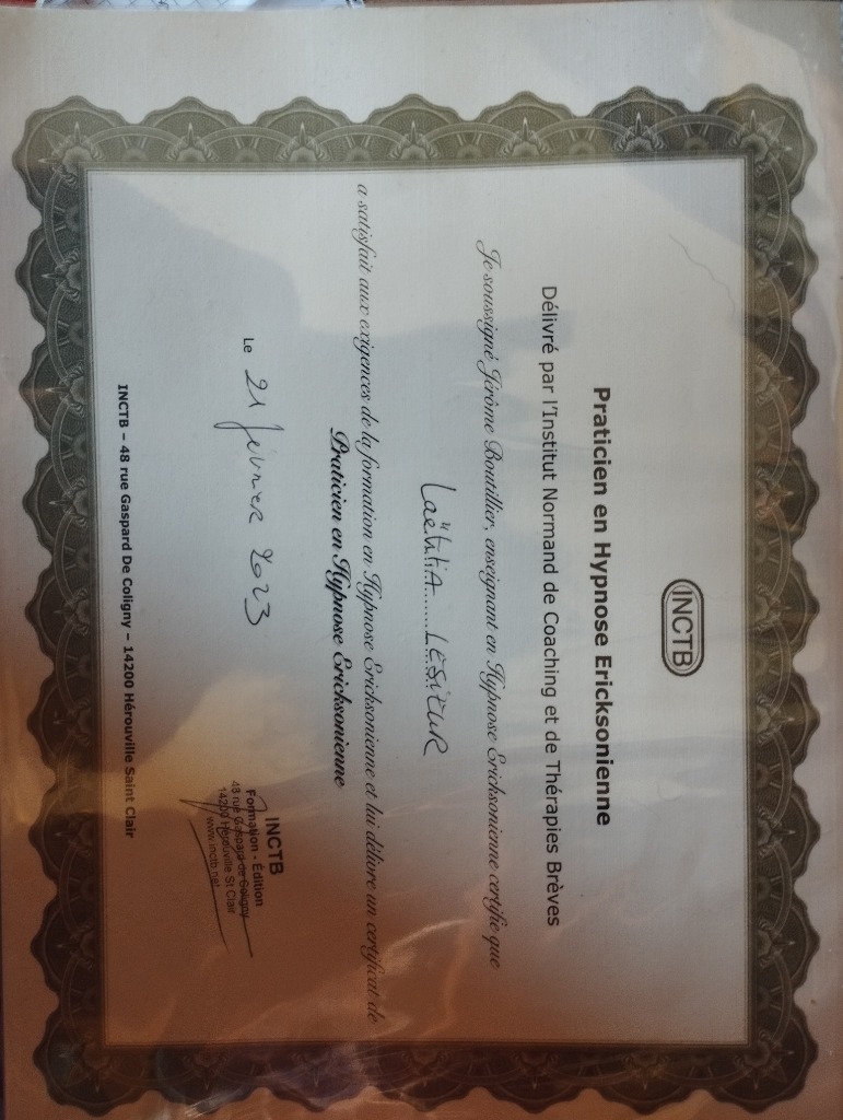 photo diplome Laëtitia Lesieur Hypnose