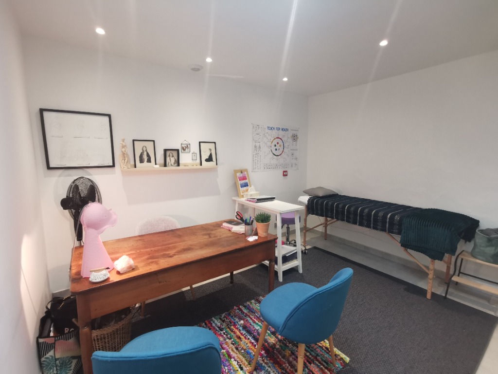 photo cabinet Camille Escorneboueu 