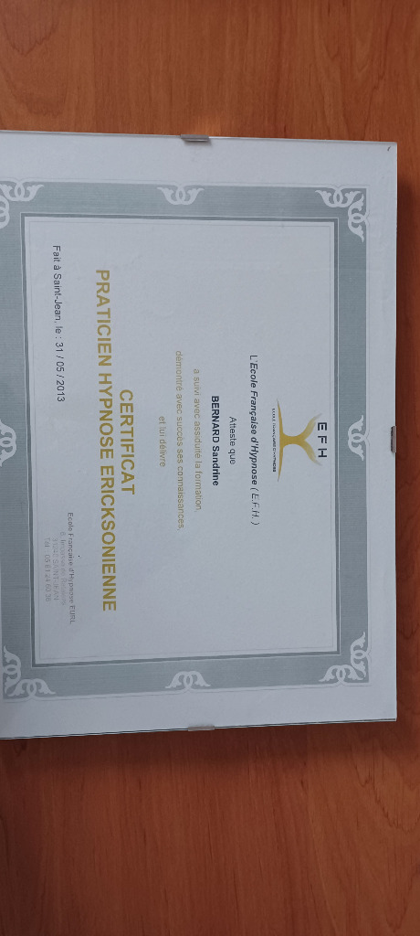 photo diplome MAHYCEA Sandrine BERNARD