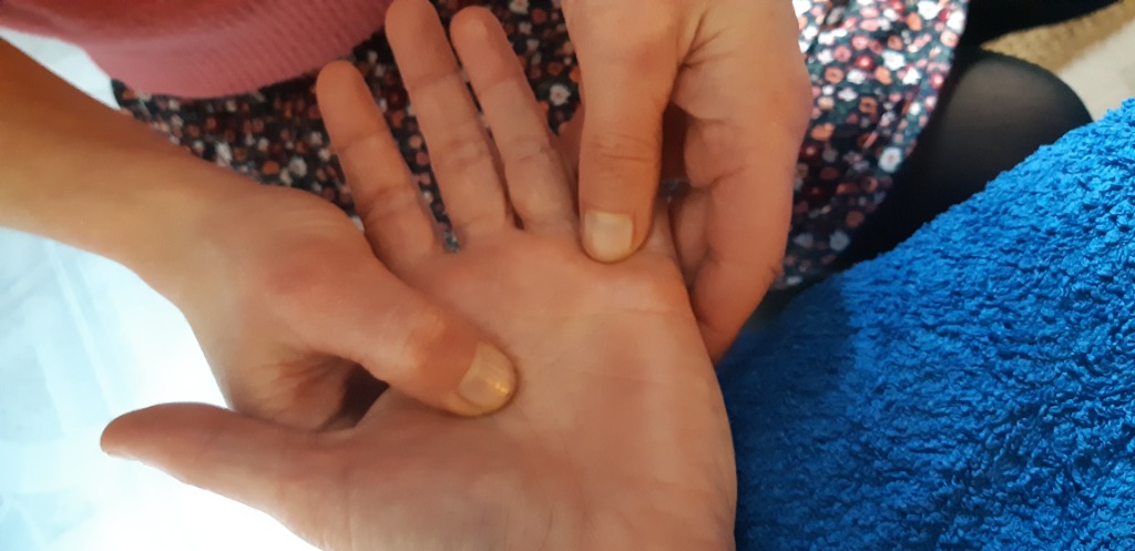 photo seance Elodie Angot Naturopathe/réflexologue certifiée