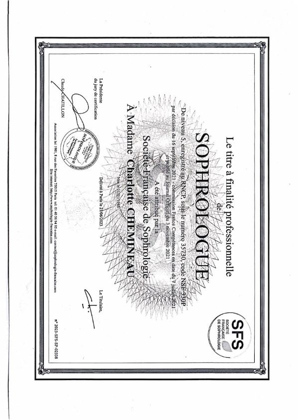 photo diplome Charlotte Chemineau