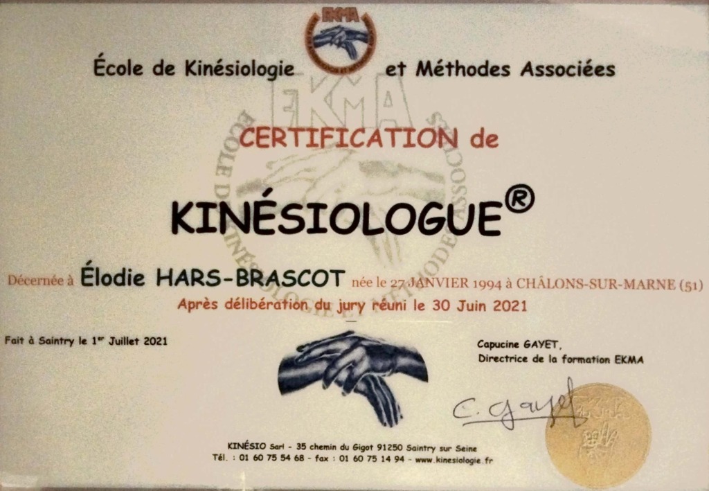photo diplome Elodie HARS Kinésiologue