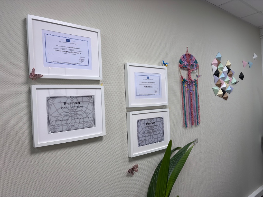 photo diplome Aurélie VANMALDERGHEM  Hypn’aurel