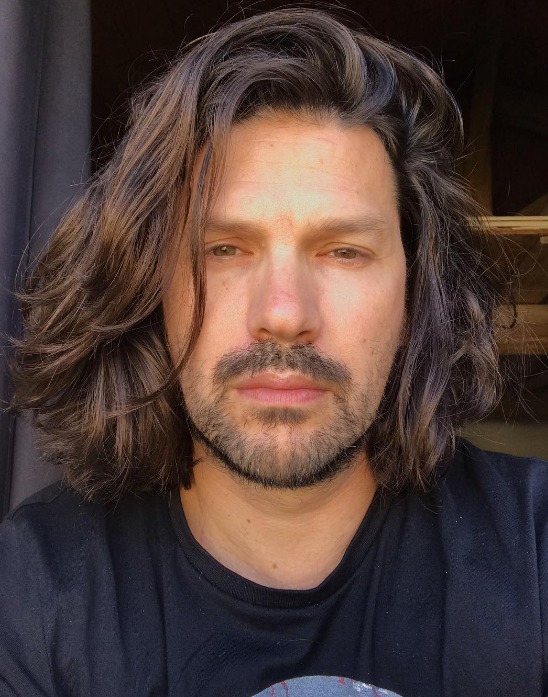 photo portrait Mains tenant pour Soi 