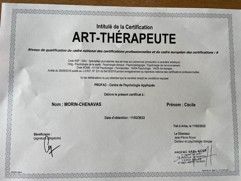 photo diplome Cécile Chenavas Art-thérapeute 