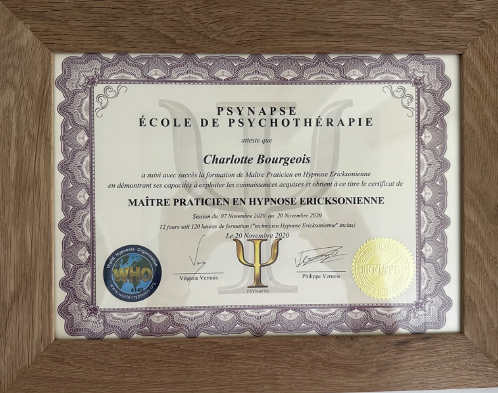 photo diplome Charlotte Bourgeois Hypnotherapeute 