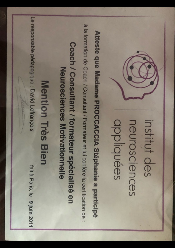 photo diplome Stéphanie PROCACCIA Thérapeute holistique