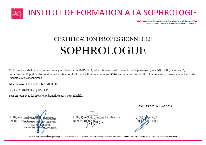 photo diplome JULIE STOQUERT