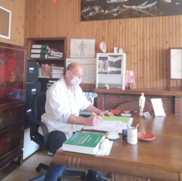 Jean louis caiveau "cabinet Asakura"