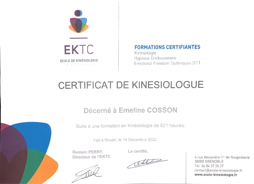 photo diplome Émeline Cosson Kinésiologue 