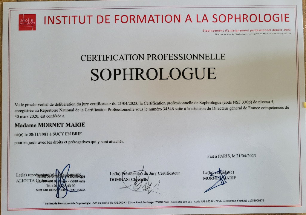 photo diplome Marie Mornet Sophrologue 