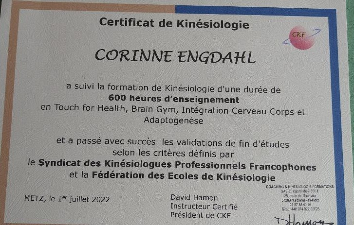 photo diplome Corinne Engdahl, Kinesiologie Bien-etre