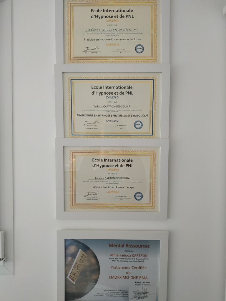photo diplome FADOUA CARTRON HYPNOSE & EMDR