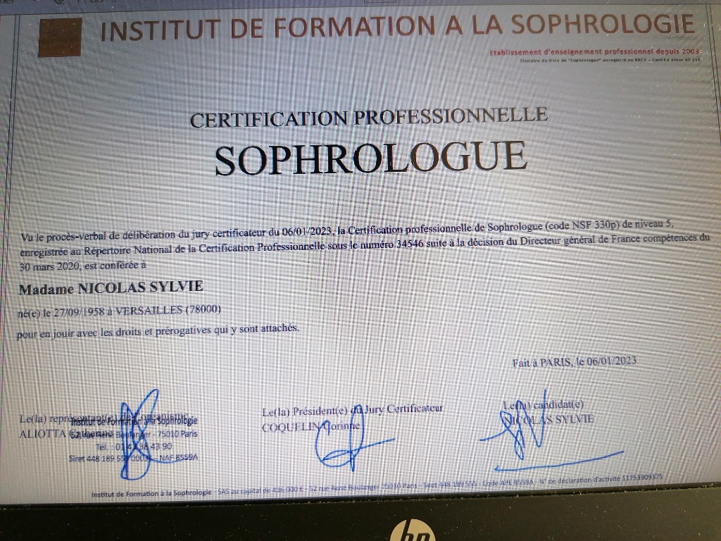 photo diplome MME SYLVIE NICOLAS