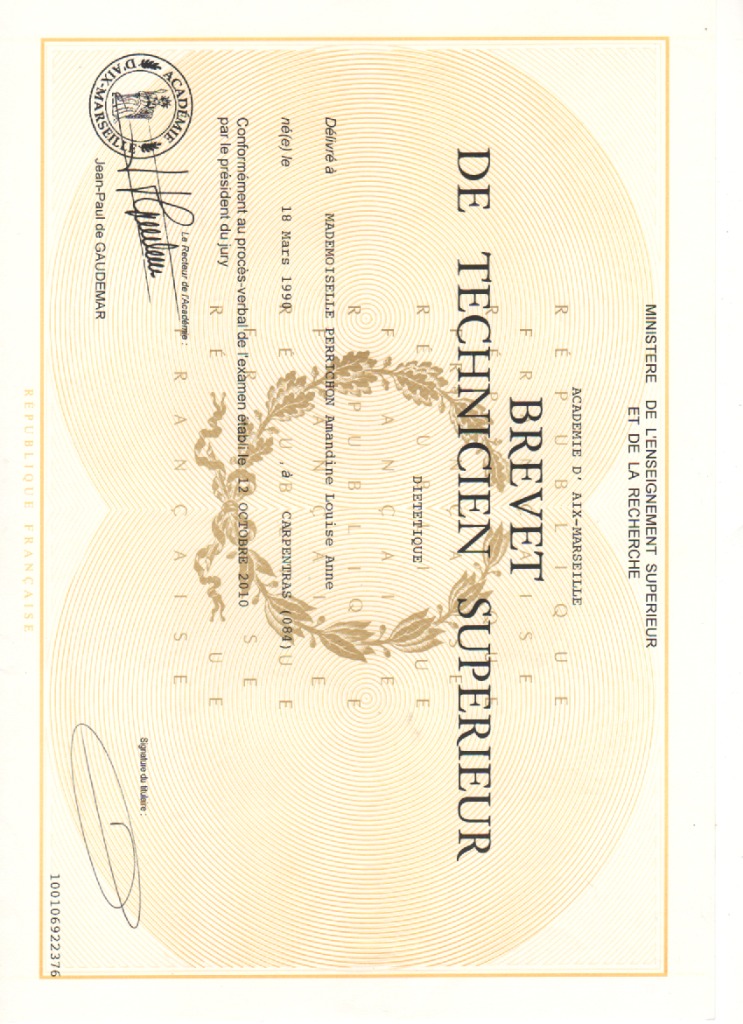 photo diplome Amandine Perrichon Diététicienne