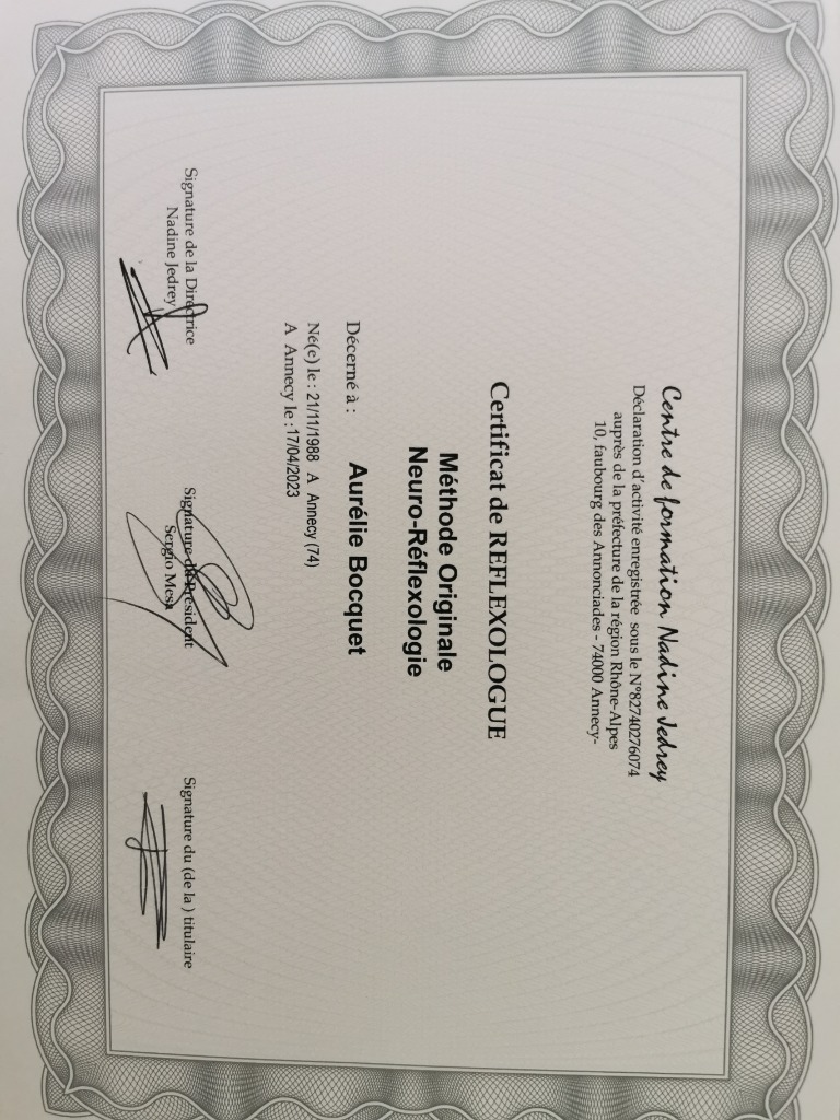 photo diplome Aurélie Bocquet réflexologie