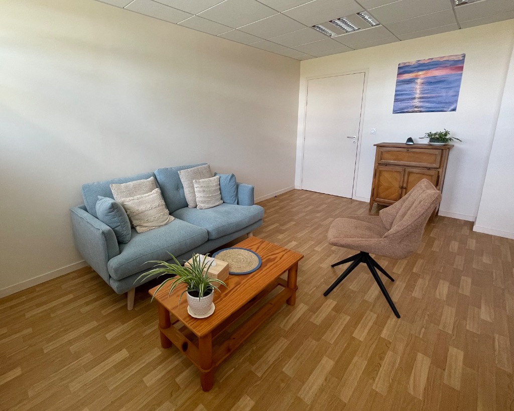 photo cabinet Marie-Eline Devaux Osei