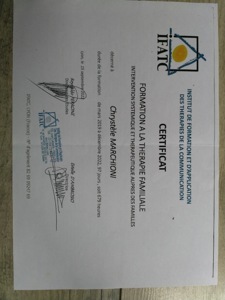 photo diplome Chrystele Marchioni therapies-voiron.com