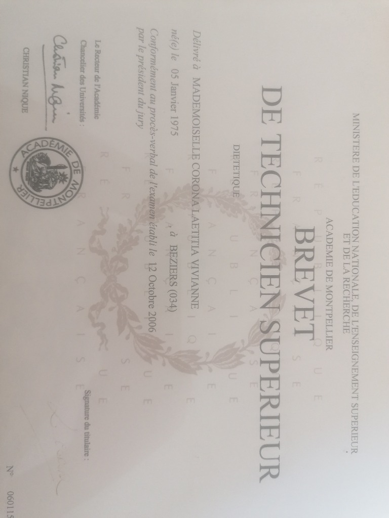 photo diplome Laetitia Corona