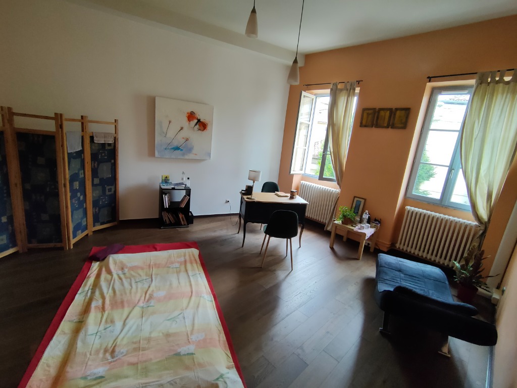 photo cabinet Hypnose, shiatsu et soins énergétiques Hugo Loubat