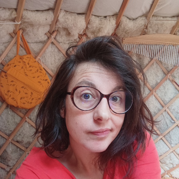 La Yourte de Delphe énergéticienne