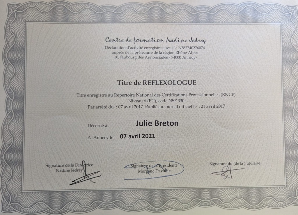photo diplome Julie Breton, réflexologue