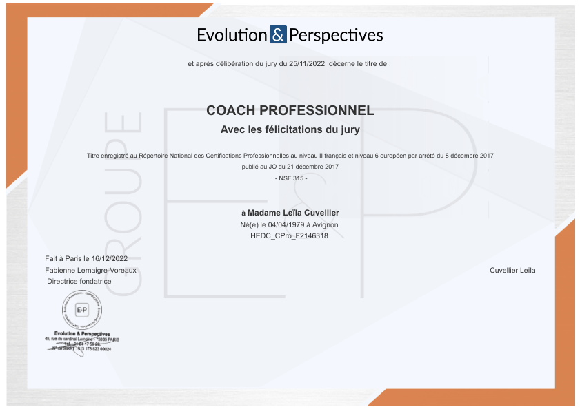 photo diplome Leïla Cuvellier Dellacasagrande