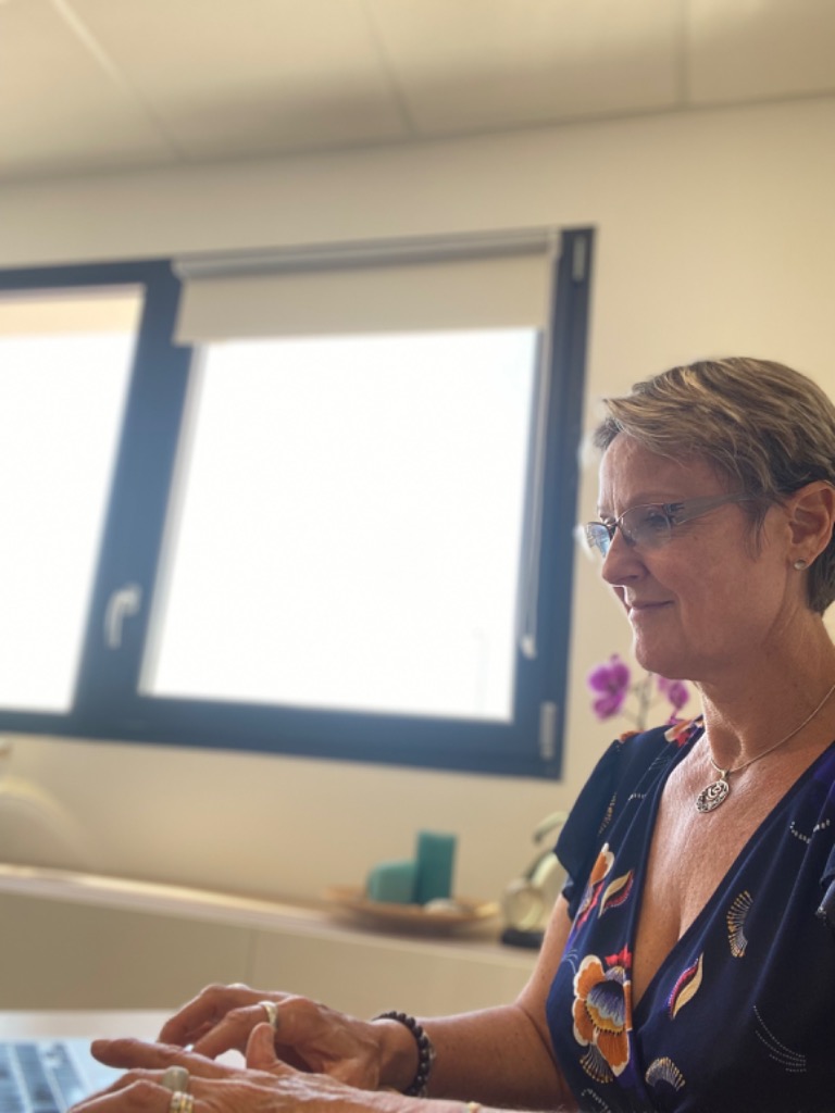 photo seance Emmanuelle Codina (pole hypnose 66)