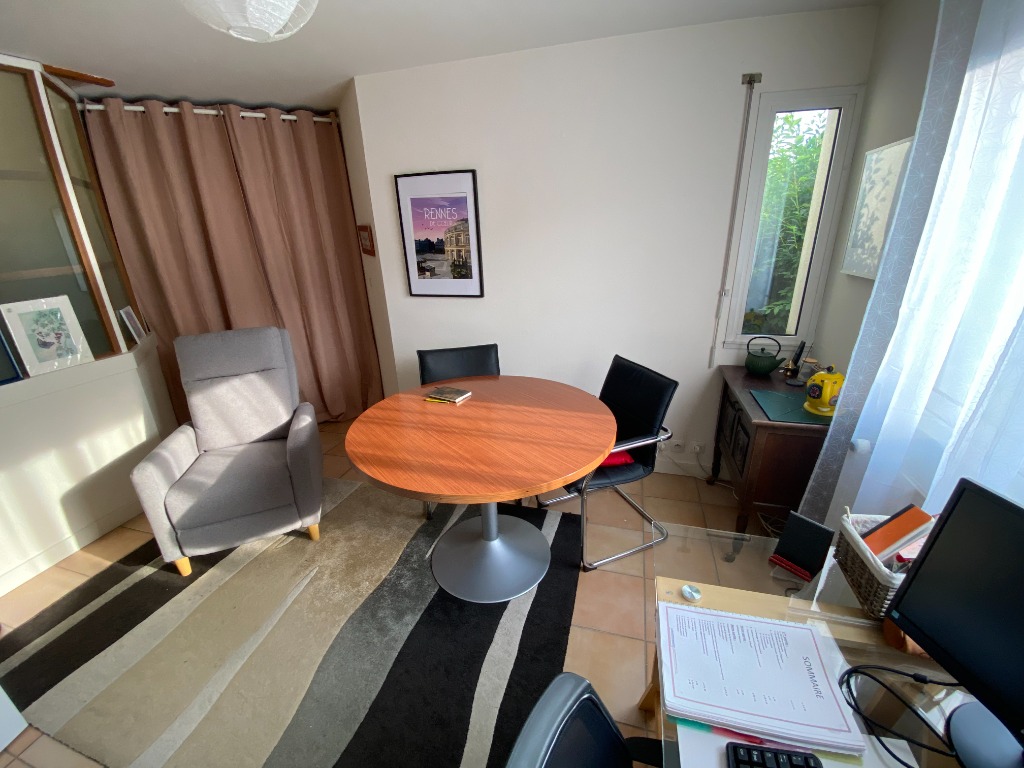 photo cabinet Isabelle SALOMÉ