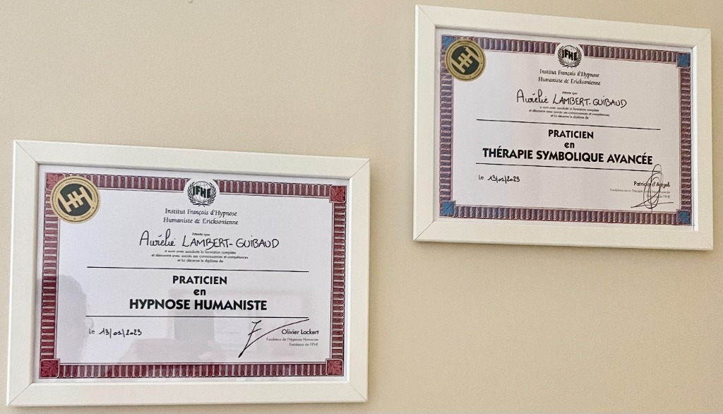 photo diplome Aurélie Guibaud Thérapie Hypnose