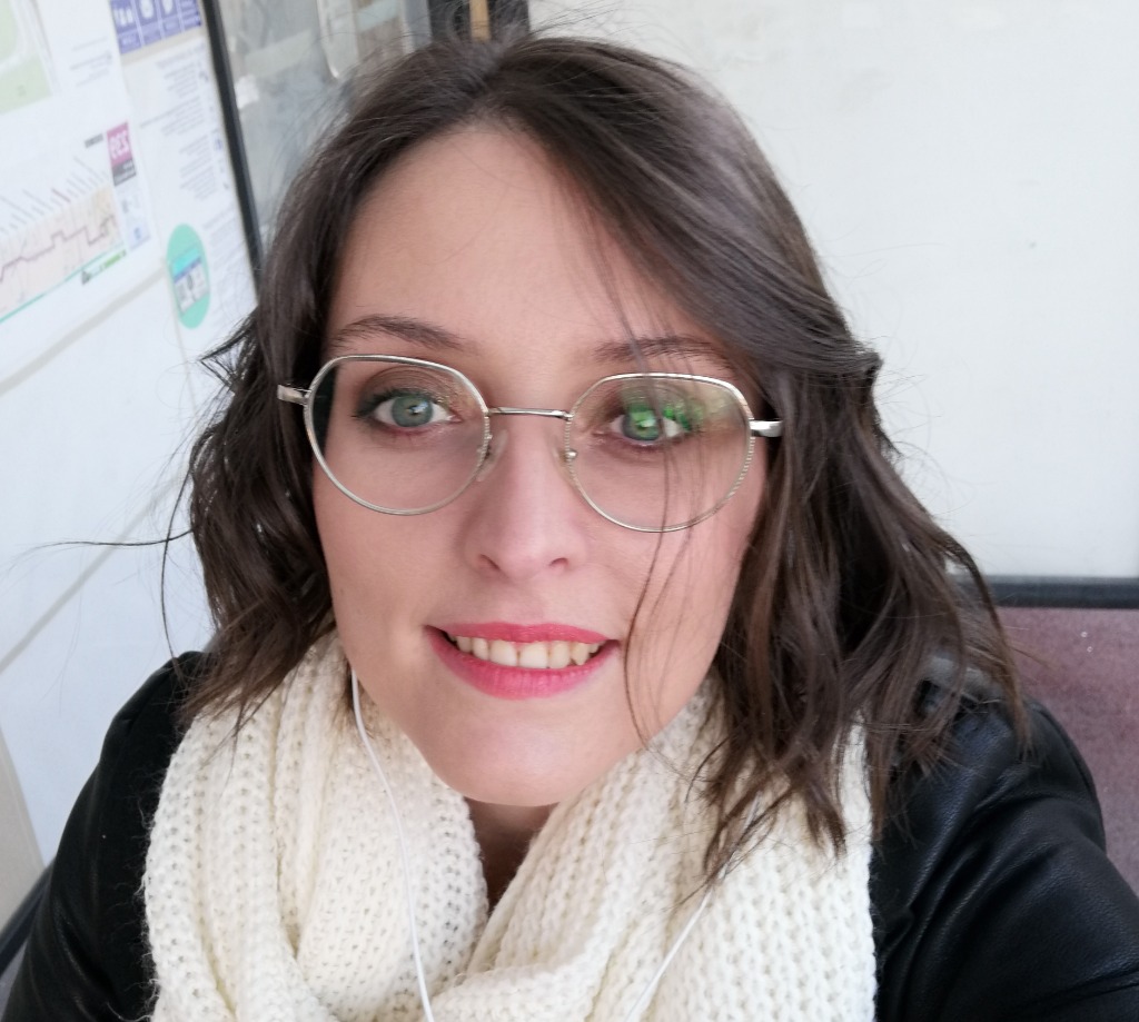 photo portrait INGRID KONAKH hypnologue maitre-hypnotherapeute