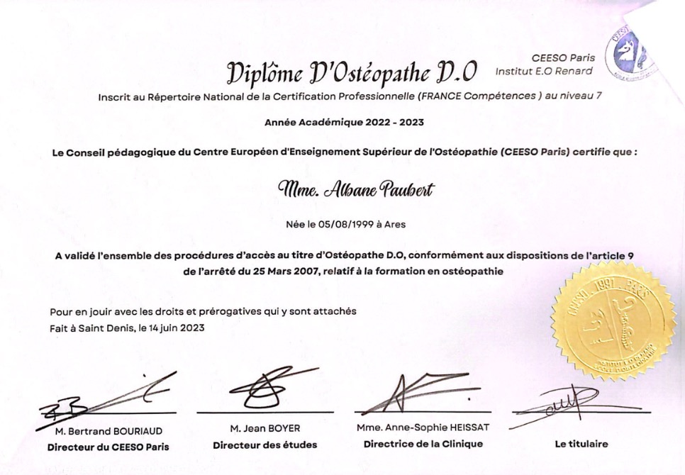 photo diplome Albane Paubert - Ostéopathe Nanterre
