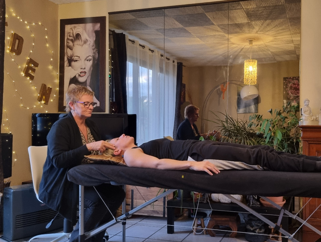 photo seance Véronique Varré Thérapeute énergétique 