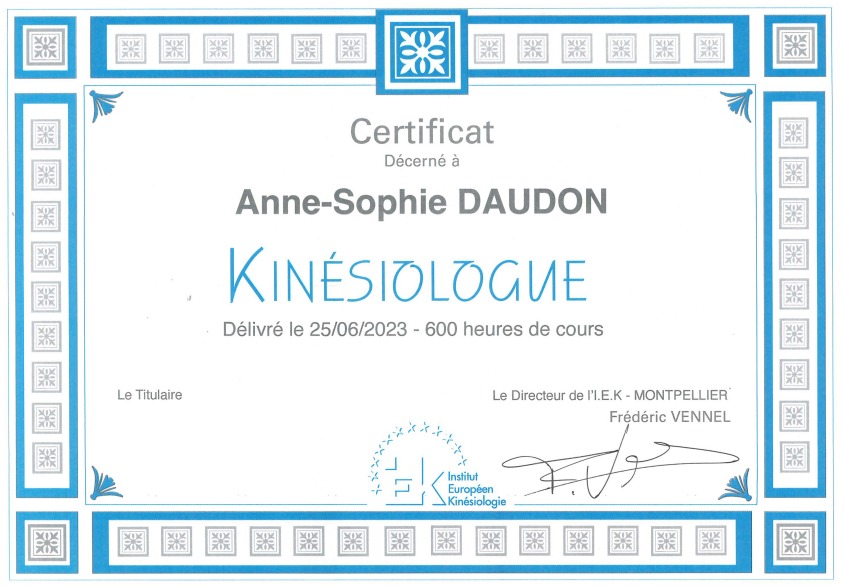 photo diplome Anne-Sophie Daudon Kinésiologie