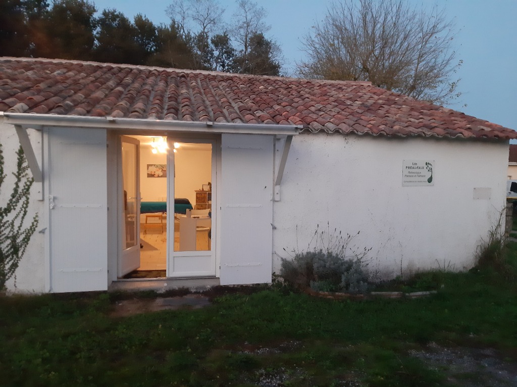 photo cabinet Léa Faux