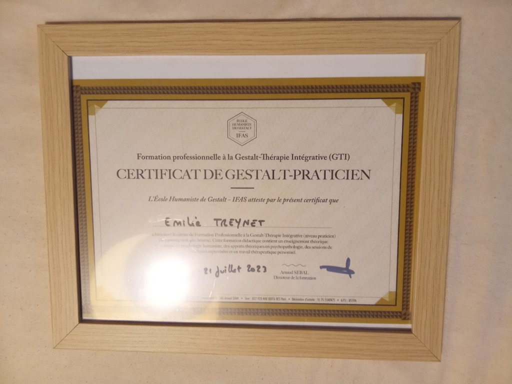 photo diplome EMILIE TREYNET - TOUT PART DE TOI