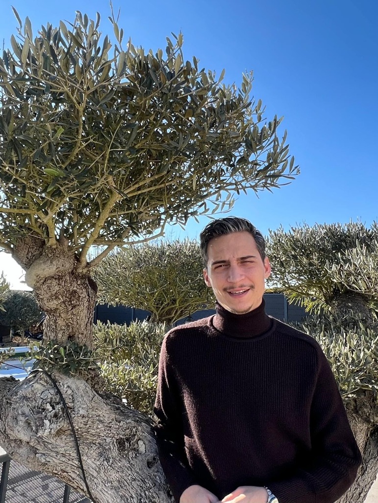 photo portrait Vuiart Victor Maitre Praticien Hypnose 0608351758