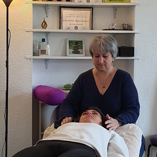 Sandrine MARTINA Hypnose Magnétiseur Rebouteux